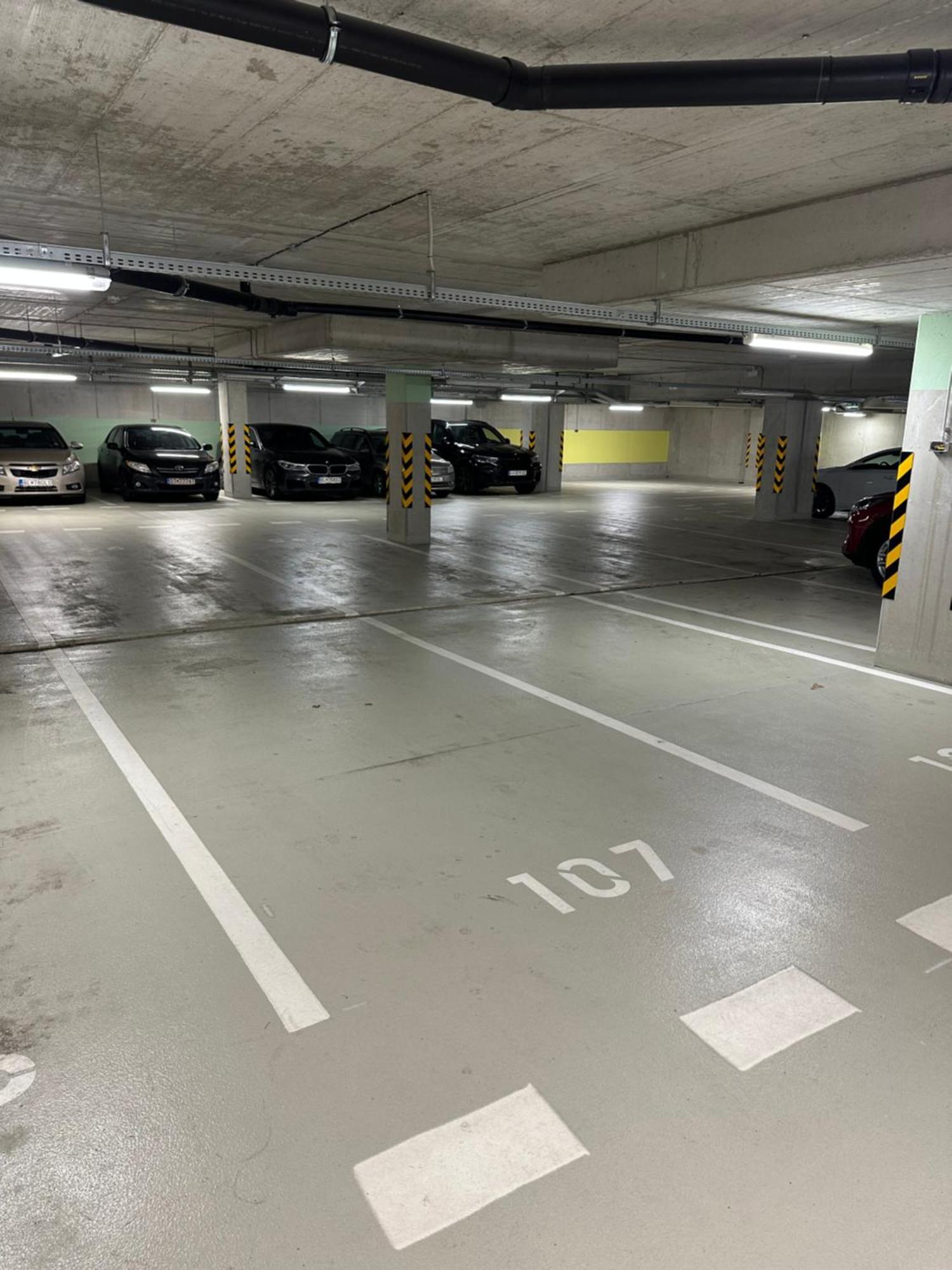 Ein Park Apartment With Free Parking Bratislava Luaran gambar